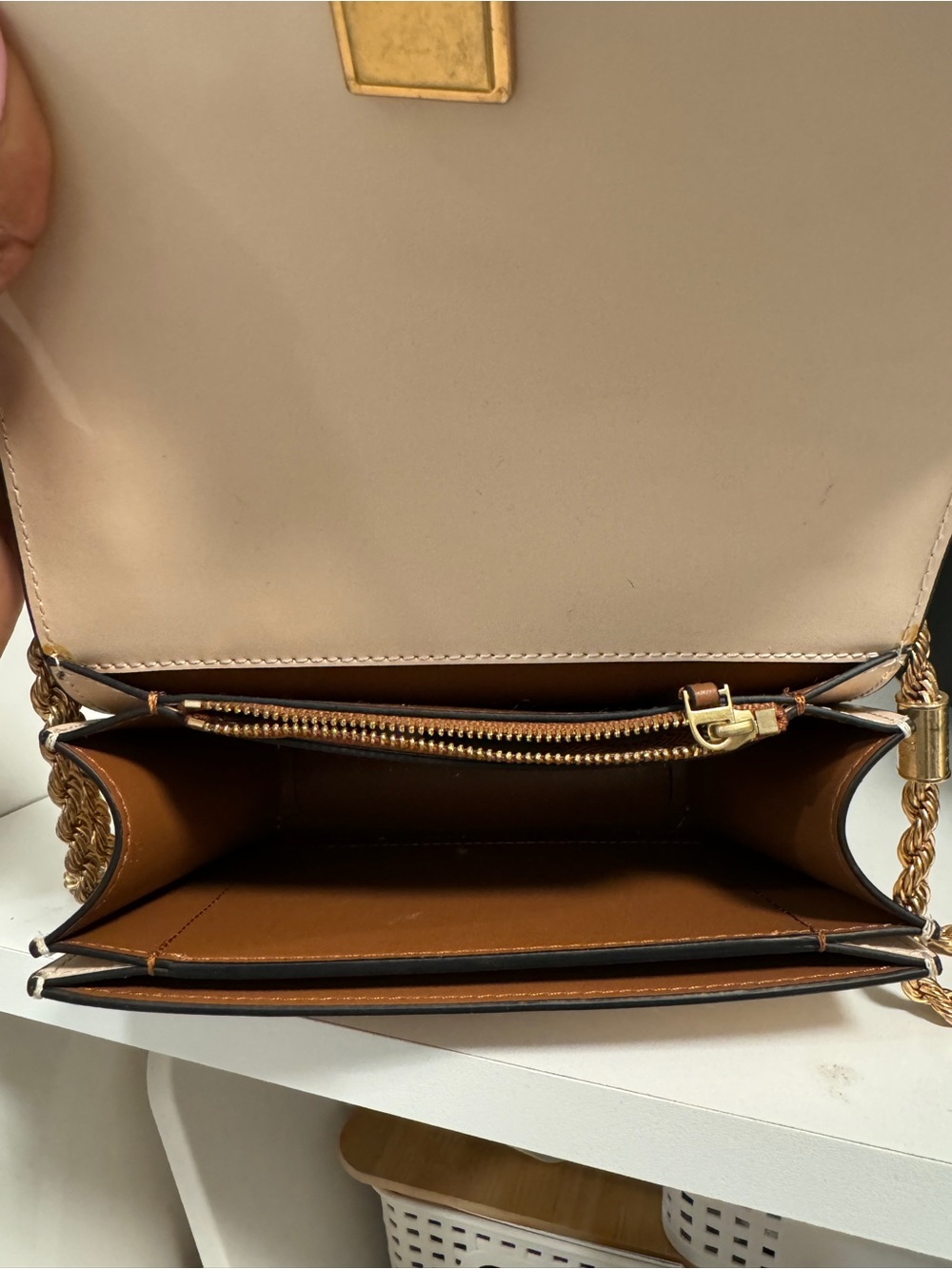 Tory Burch Blush Cream Leather Crossbody with Gold Logo Chain - Picture 4 of 4